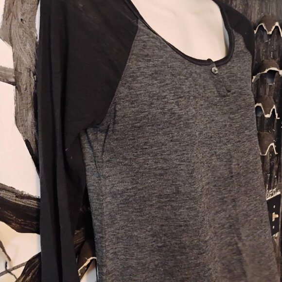 Vintage Old Navy Baseball Tee size Medium Dark Grey RAGLAN Black 3/4 sleeve - Picture 5 of 6